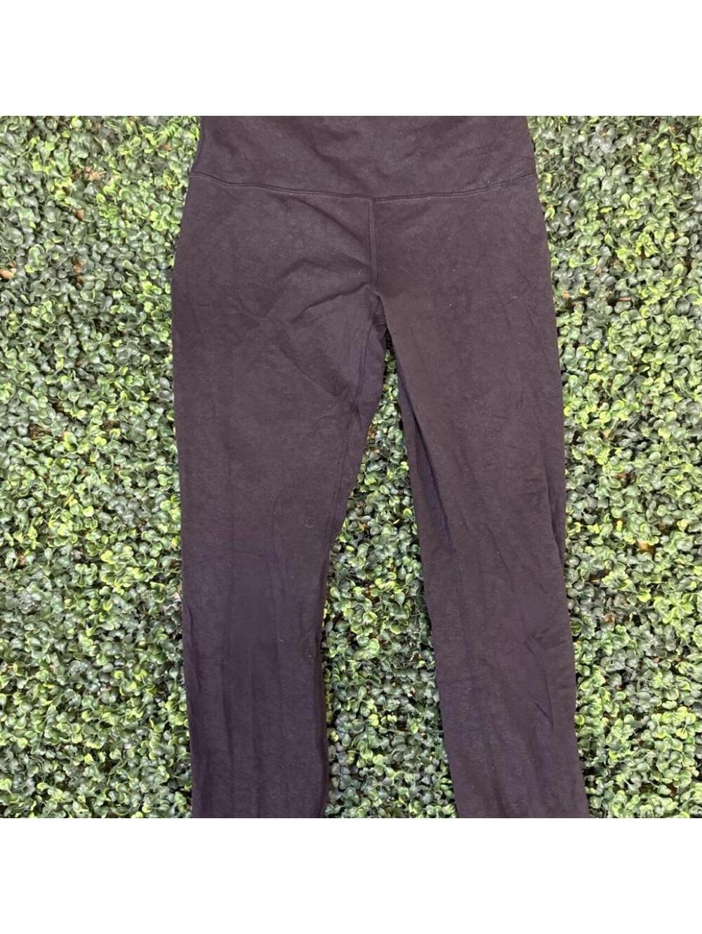 Black classic Lululemon leggings womens size 8
